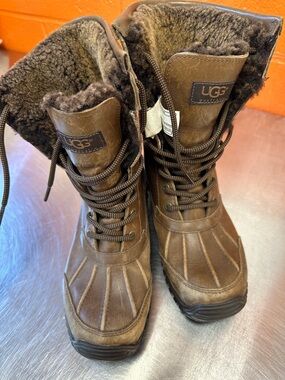 UGG Women's Adirondack II Snow Boots Size 7.5 Waterproof Brown Leather Sheepskin